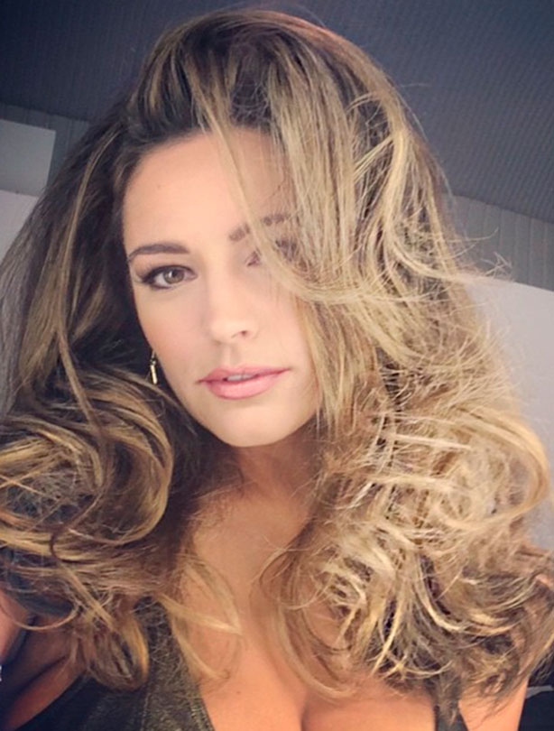 Kelly Brook goes blonde Kelly Brook goes blonde