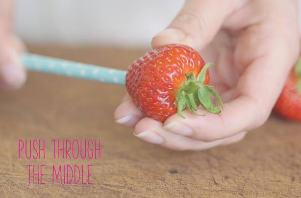 Food hack: How to hull strawberries with a straw Food hack: How to hull strawberries with a straw
