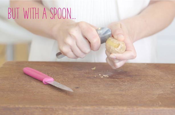 Food hack: How to peel ginger with a spoon Food hack: How to peel ginger with a spoon
