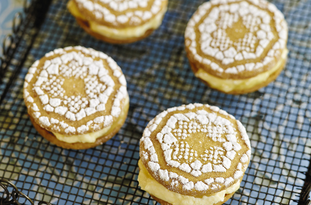 Lisa Faulkner's lemon meringue sandwich cookies with homemade lemon curd