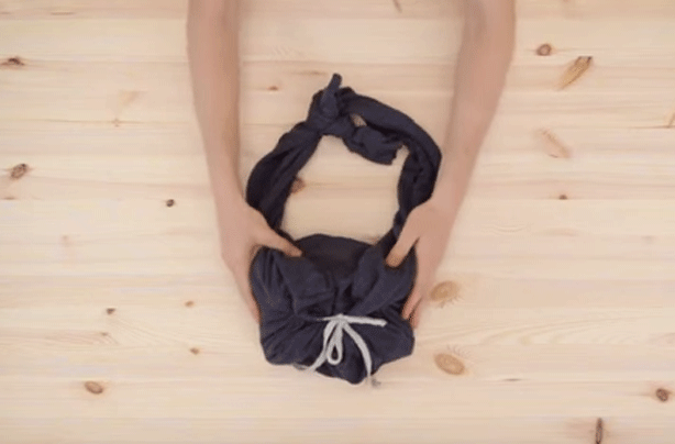 How to turn a hoodie into a bag