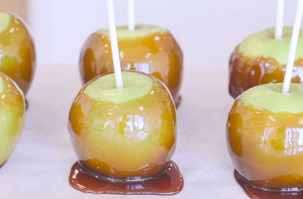Halloween treats: Toffee apples Halloween treats: Toffee apples