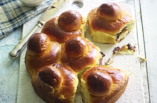 Tear and share brioche with salted caramel Tear and share brioche with salted caramel