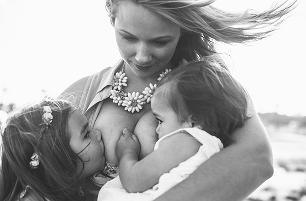 Chelsea Mae tandem breastfeeding