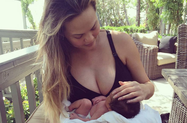 Chrissy Teigen reveals first pic of baby Luna