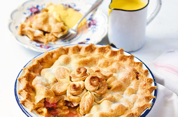 Paul Hollywood Rhubarb plate pie