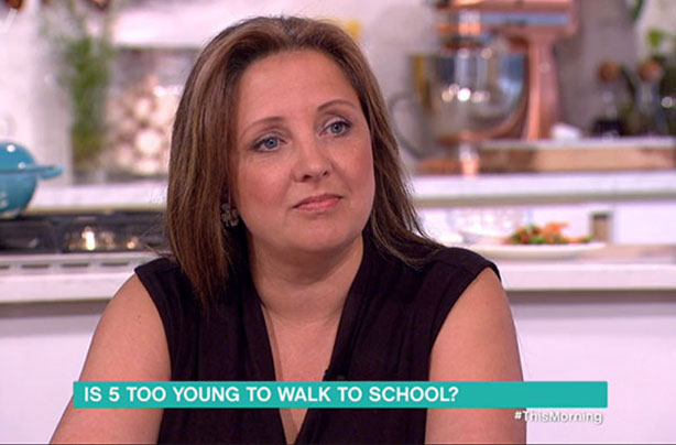 Mum lets her chilren walk to school alone