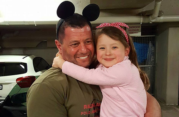 Michael Ray single dad