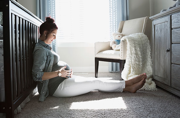 Itching in pregnancy, pregnant woman in nursery